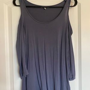 Shoulderless flowy top